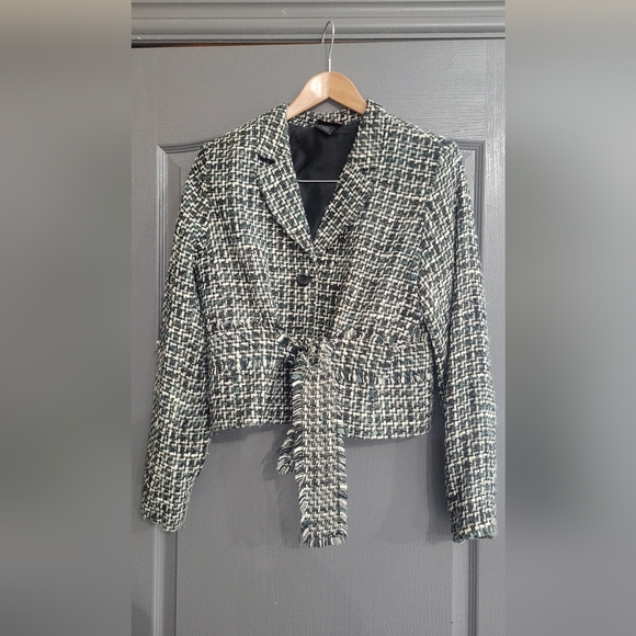 Women's suit. - Picture 2 of 6